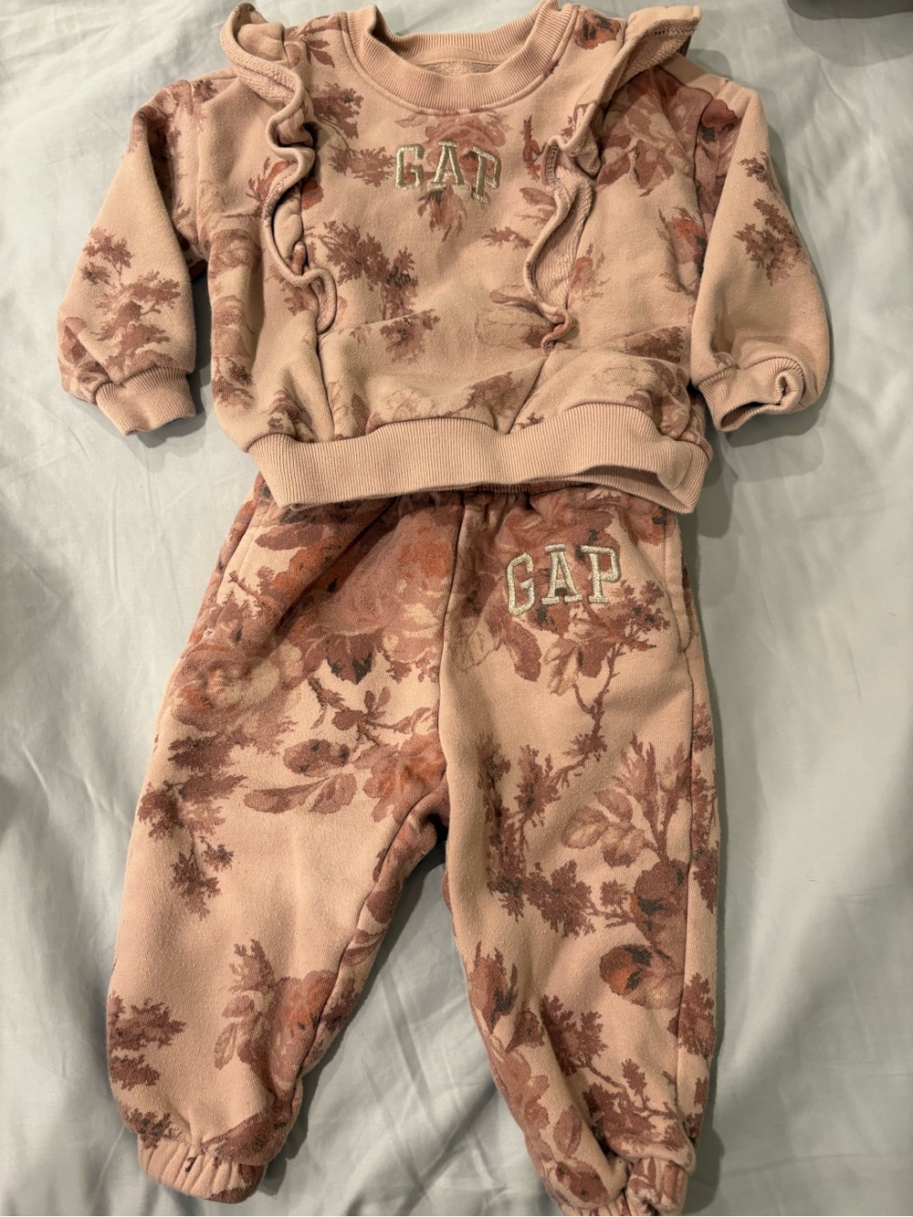 GAP sweatsuit